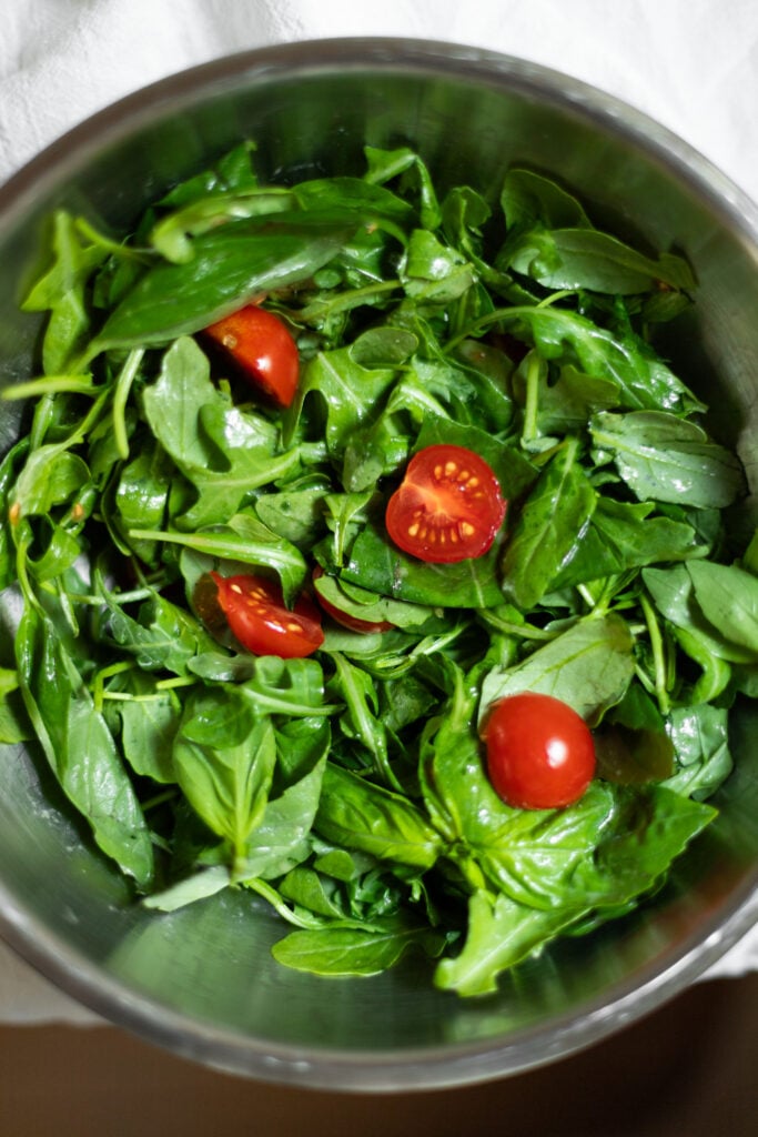 green salad with tomatoes