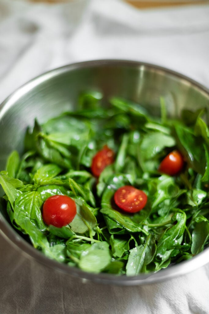 green salad with tomatoes