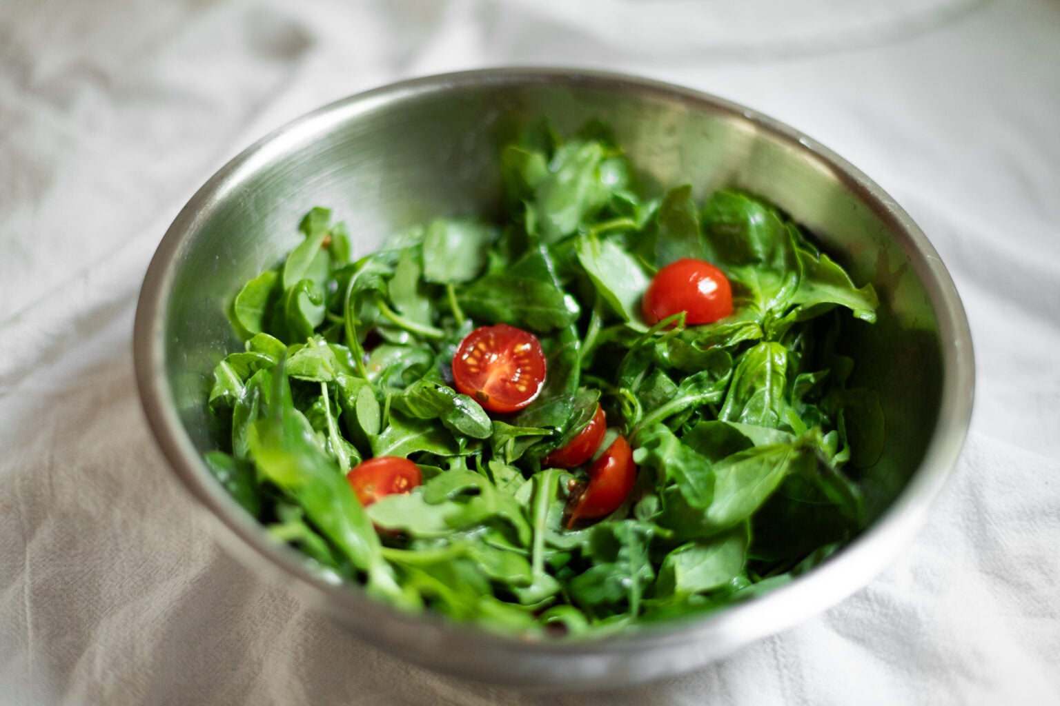 green salad with tomatoes