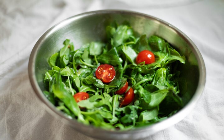 green salad with tomatoes